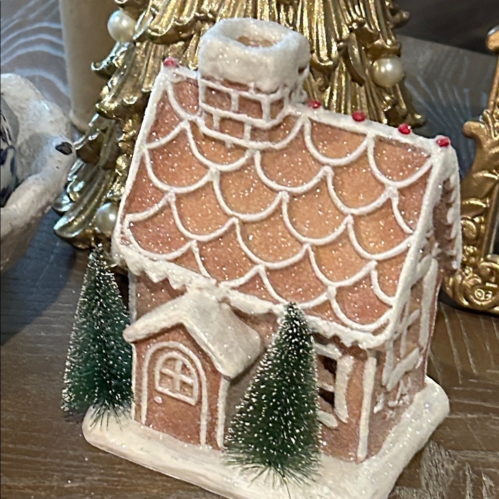 NEW! LIGHTED Christmas Holiday Gingerbread Cottage House - Picture 2 of 12